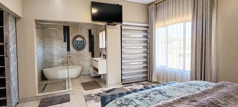 5 Bedroom Property for Sale in Middelburg Eastern Cape